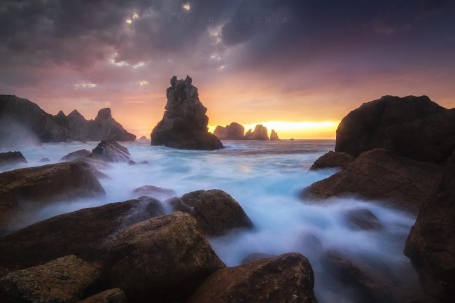 A colorful sunset seascape in Liencres, Cantabria, Spain. Un colorido atardecer marino en los Urros de Liencres, Cantabria, España.